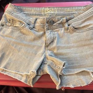 Cute Summer Cut Off Shorts SO Brand Light Gray Snug Size 5